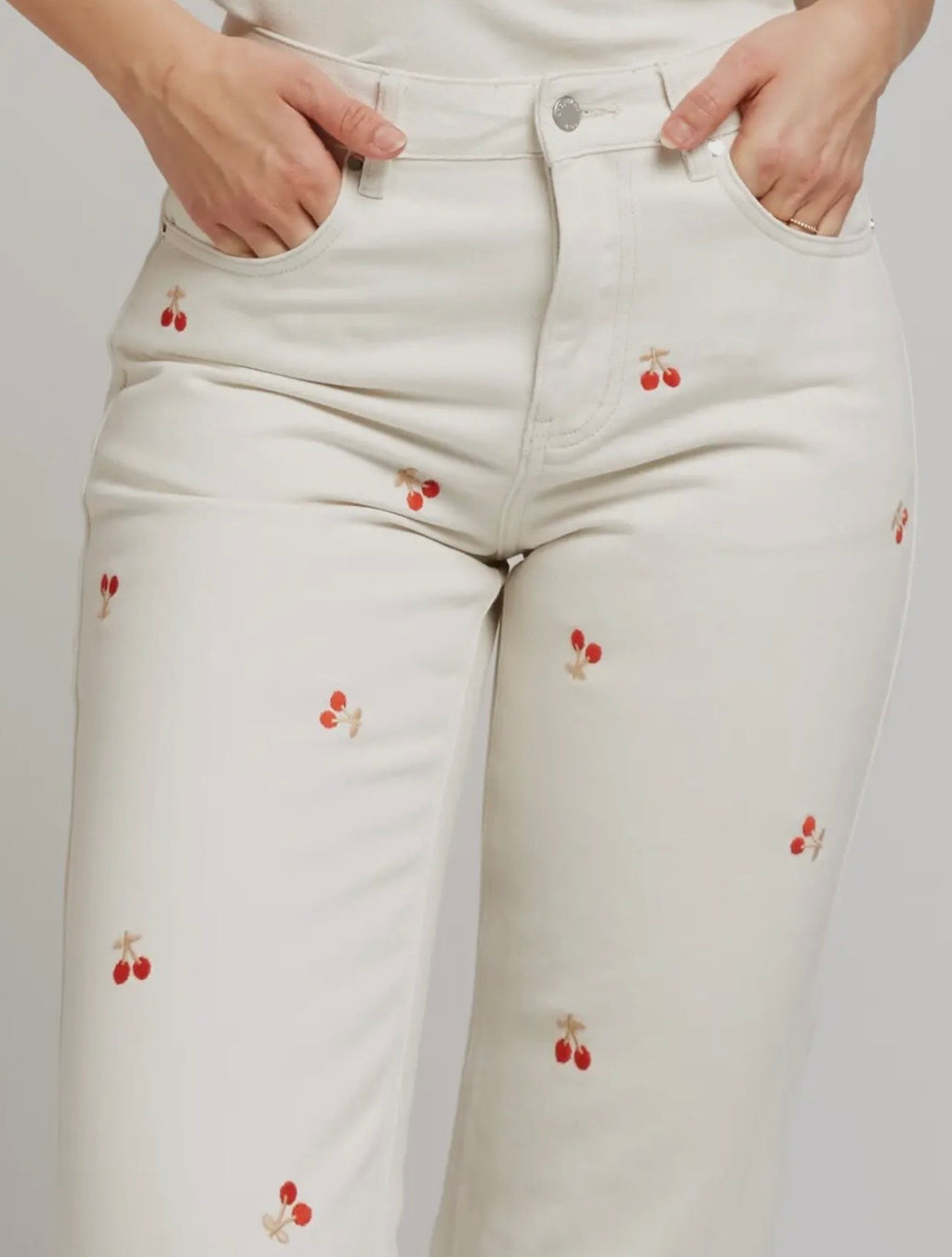 Denim cerezas bordadas