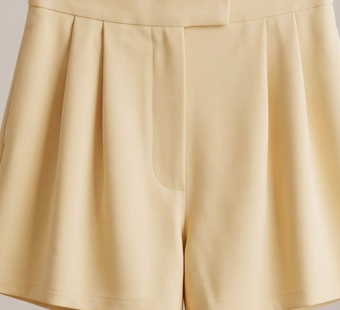 Short modelo Elegante