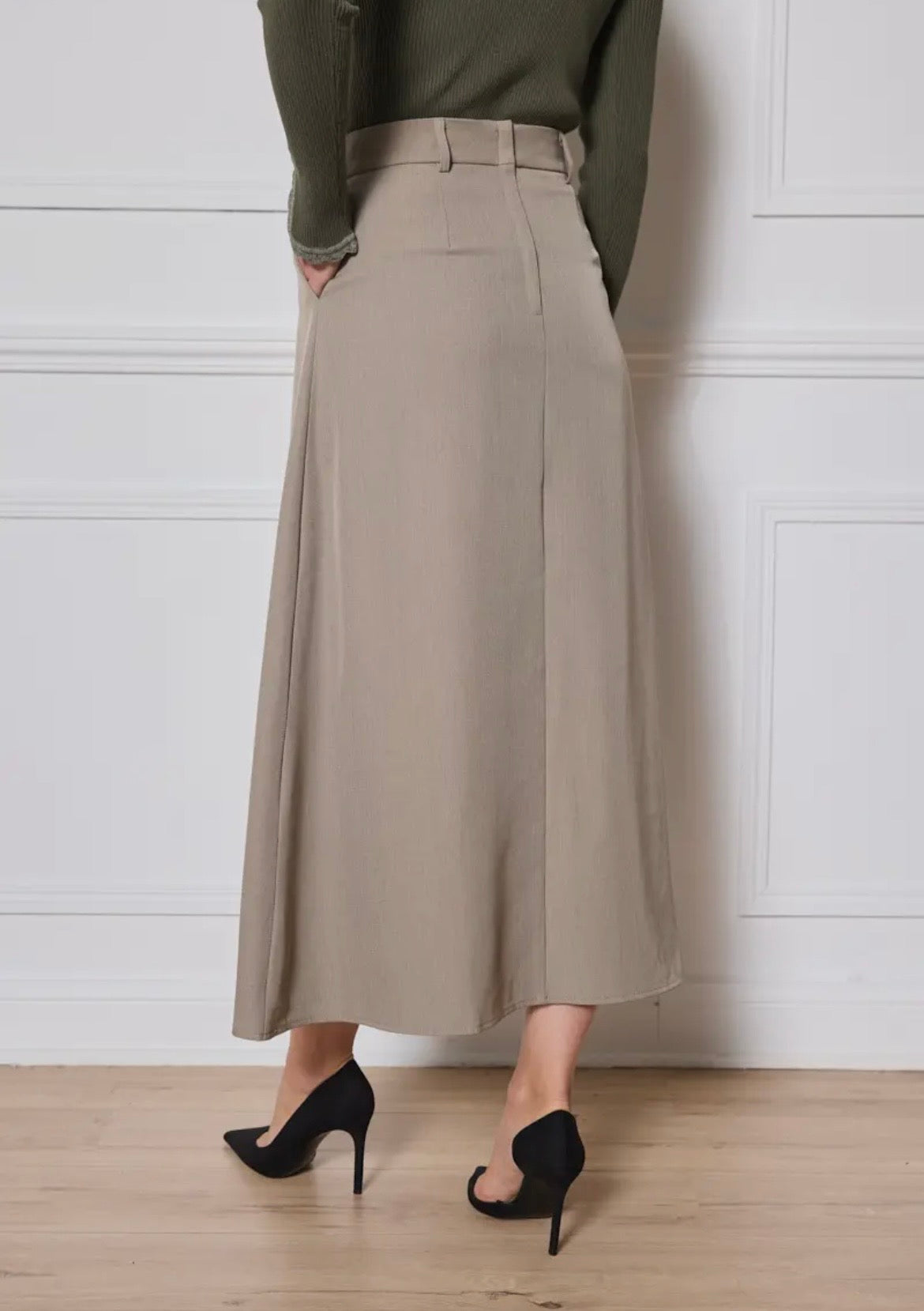 Falda midi