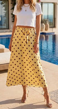Falda modelo lunares
