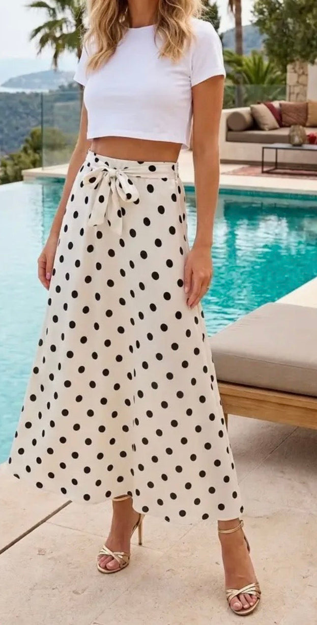 Falda modelo lunares