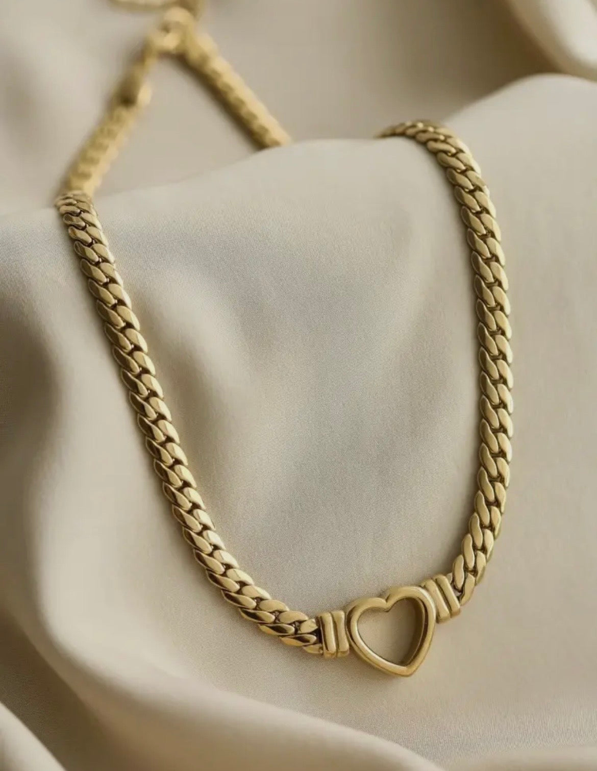 Collar modelo Amo