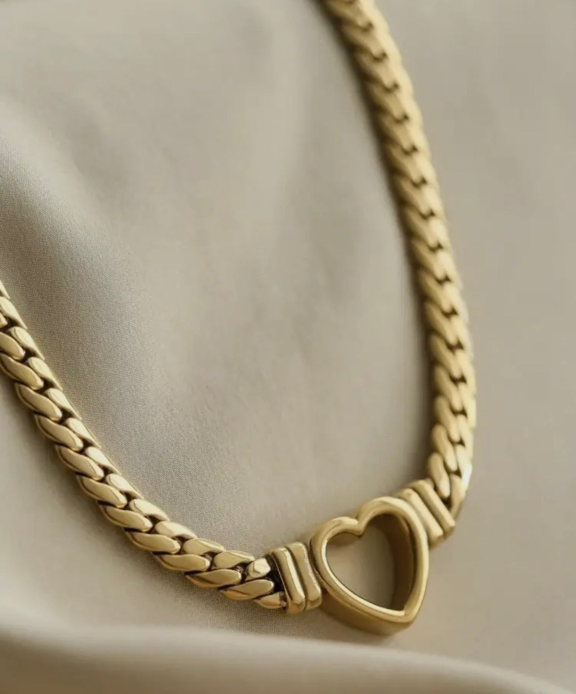Collar modelo Amo